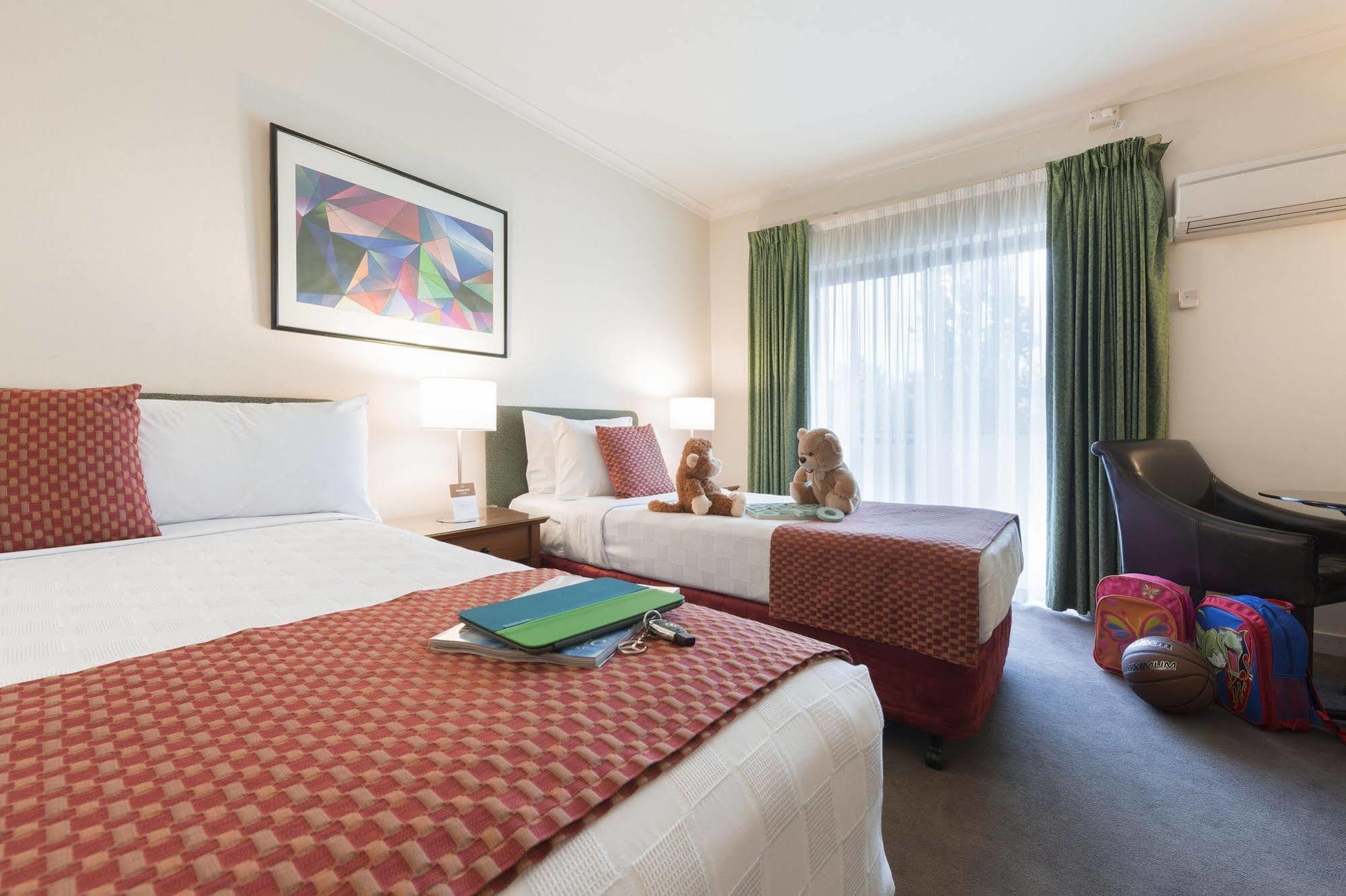 Ramada By Wyndham Diplomat キャンベラ エクステリア 写真